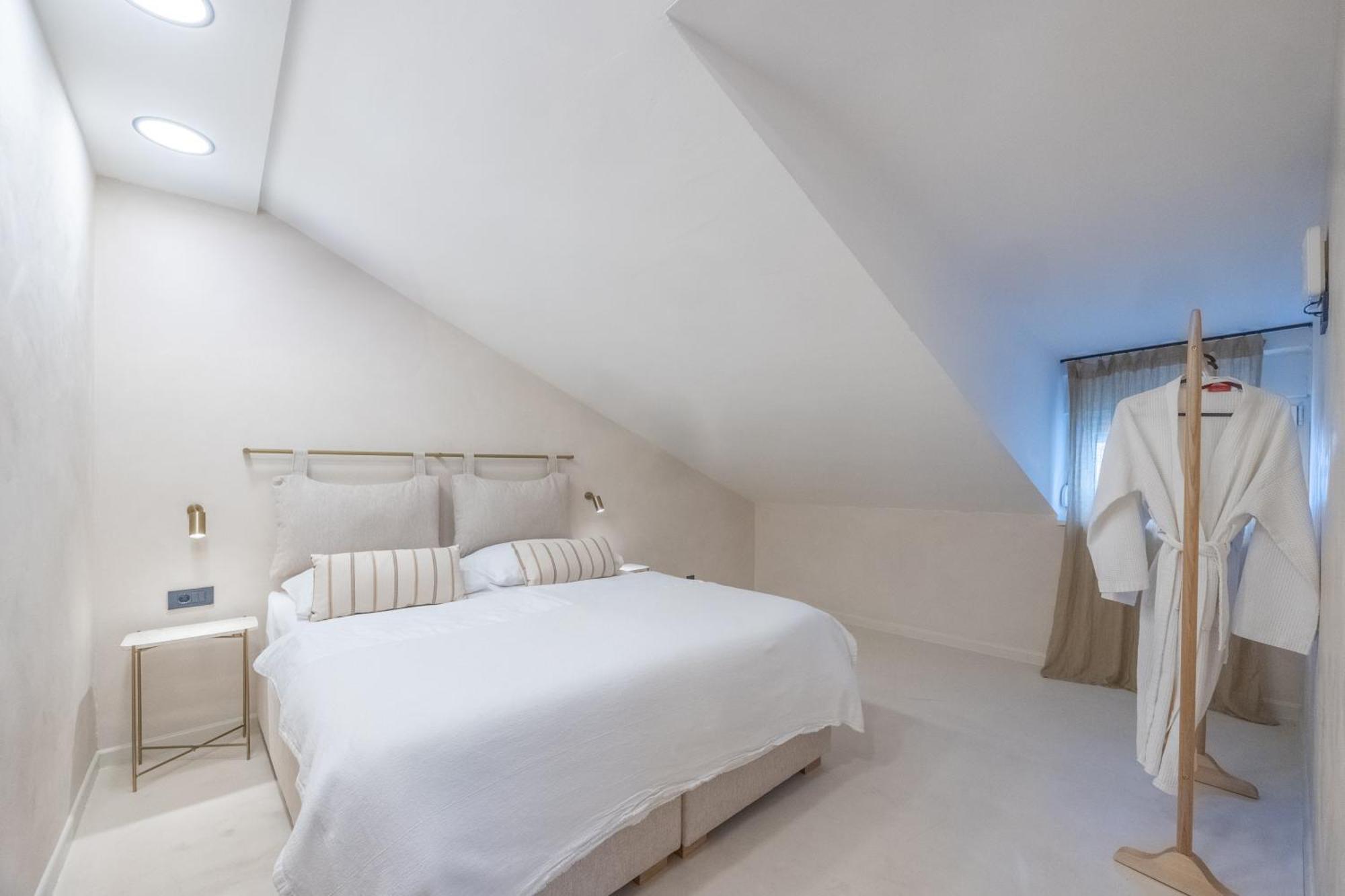 Hotel Lo͝Or Luxury Retreat à Stobreč Extérieur photo