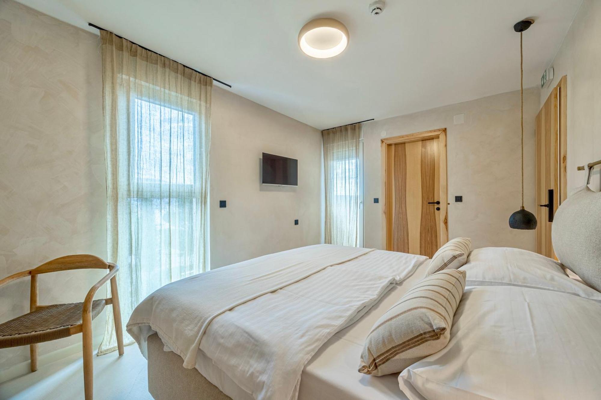 Hotel Lo͝Or Luxury Retreat à Stobreč Extérieur photo