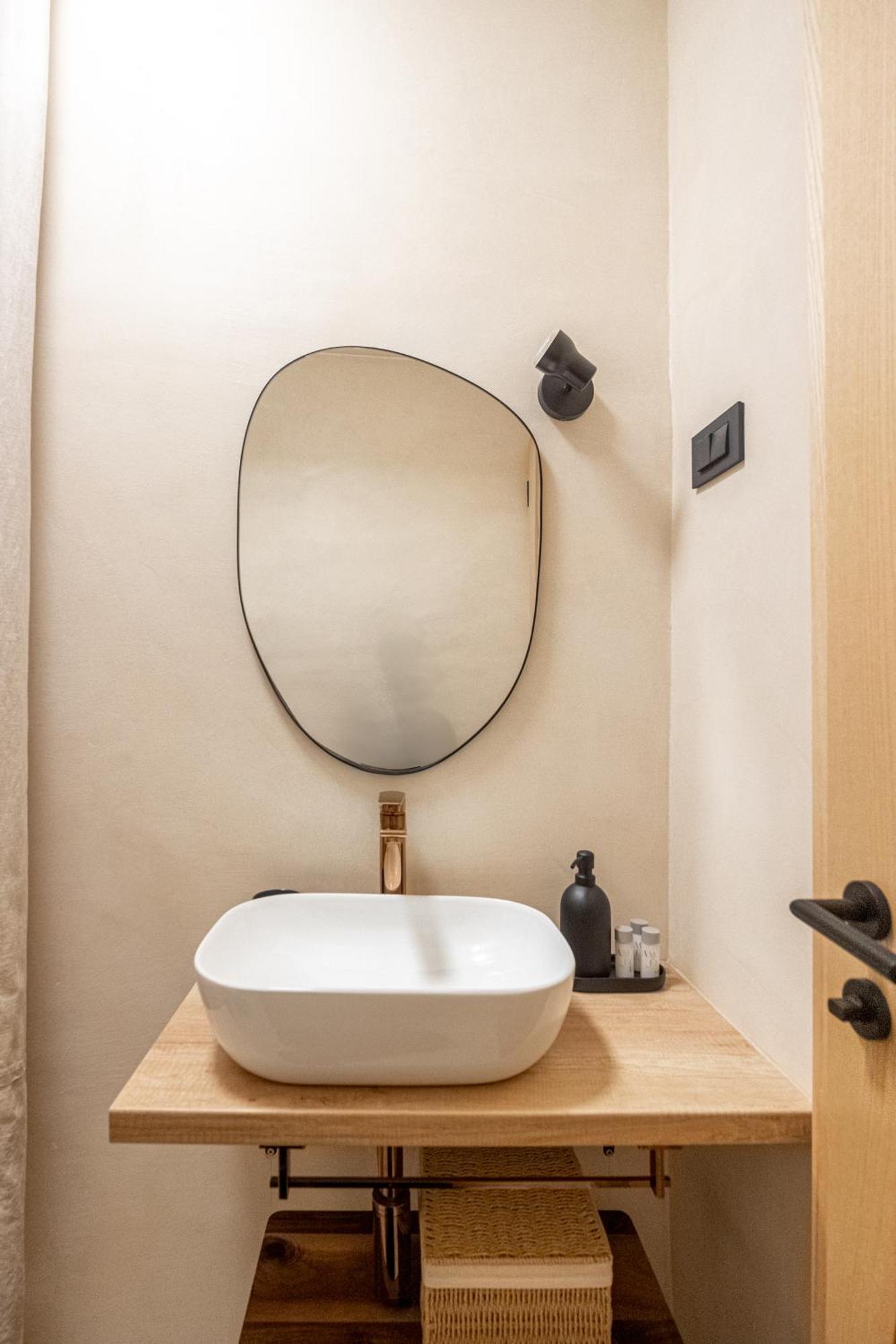 Hotel Lo͝Or Luxury Retreat à Stobreč Extérieur photo